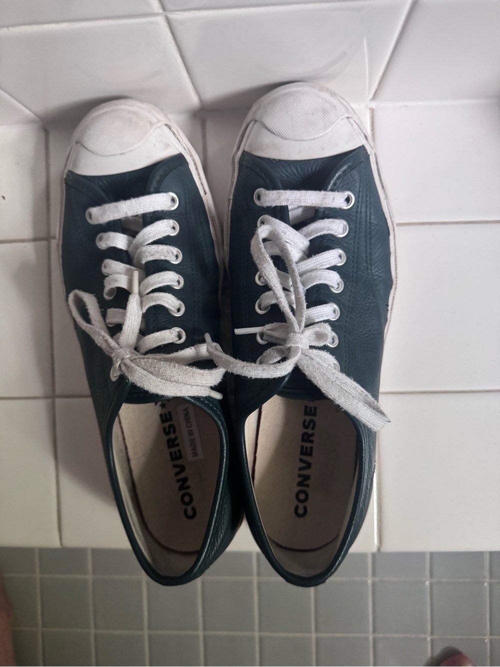 Converse Low-Top Sneakers in FOREST GREEN with White Laces
